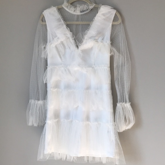 Fun white dress - Picture 2 of 8